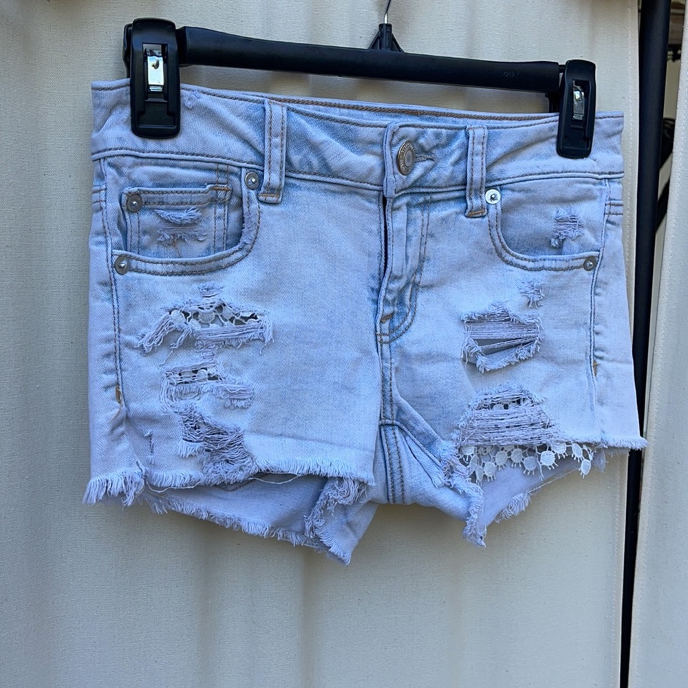 ❗️SOLD❗️AMERICAN EAGLE OUTFITTERS- RAW HEM LACE SHORTS 0 - Picture 3 of 10